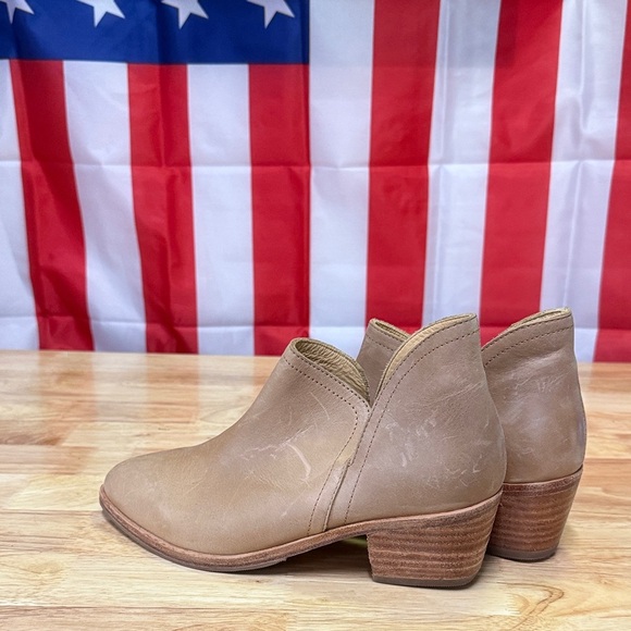 Nisolo Tan Leather Ankle Boots - Picture 4 of 10